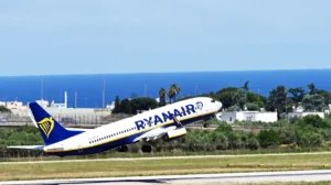 Aereo Ryanair in decollo