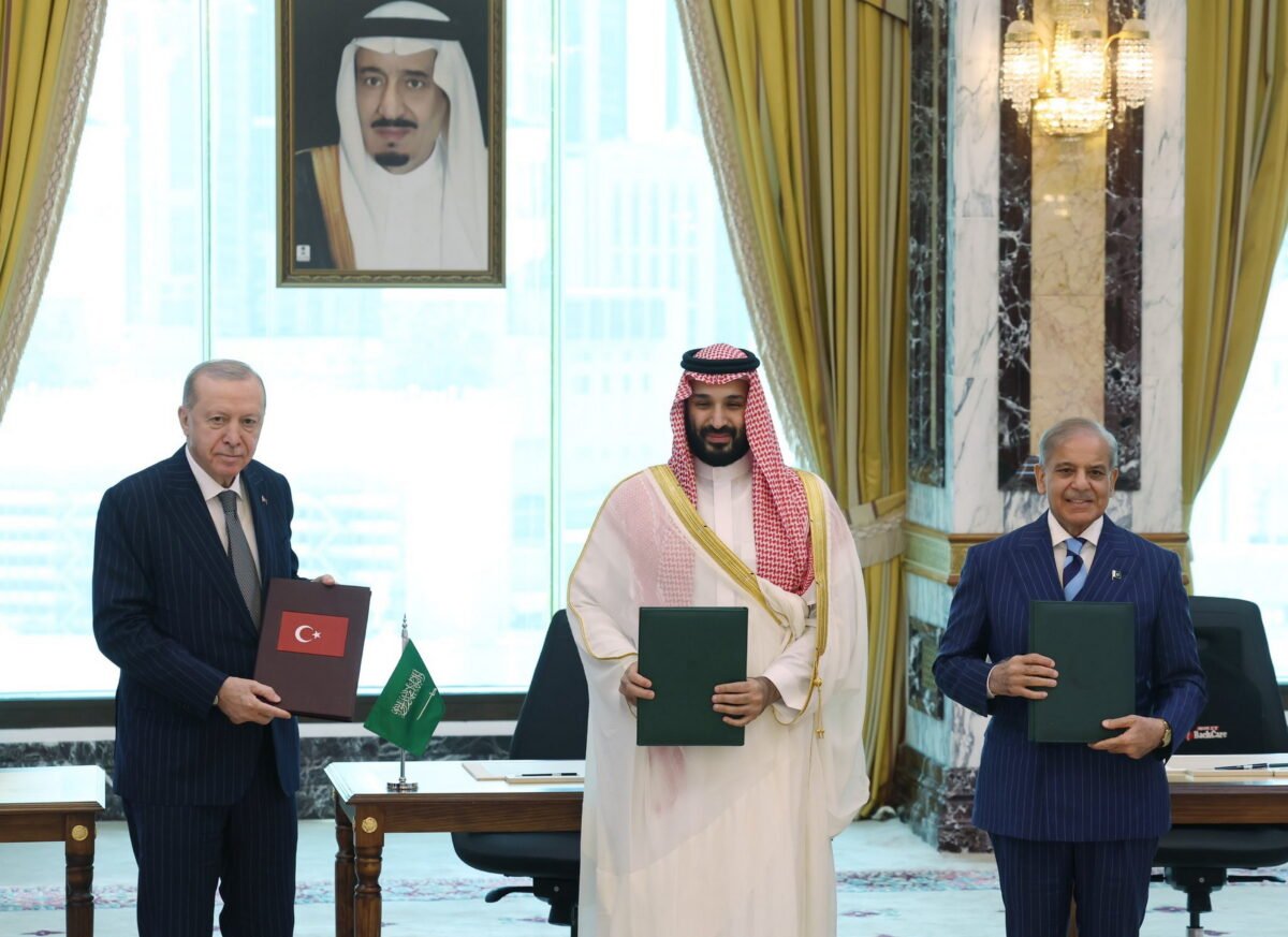 L’Arabia Saudita, la Turchia e il Pakistan firmano un accordo di difesa comune