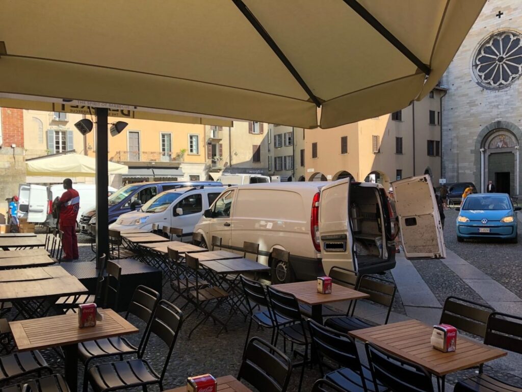 Lega lancia raccolta firme contro zone pedonali, Pd: “Sicurezza senza punire i residenti”
