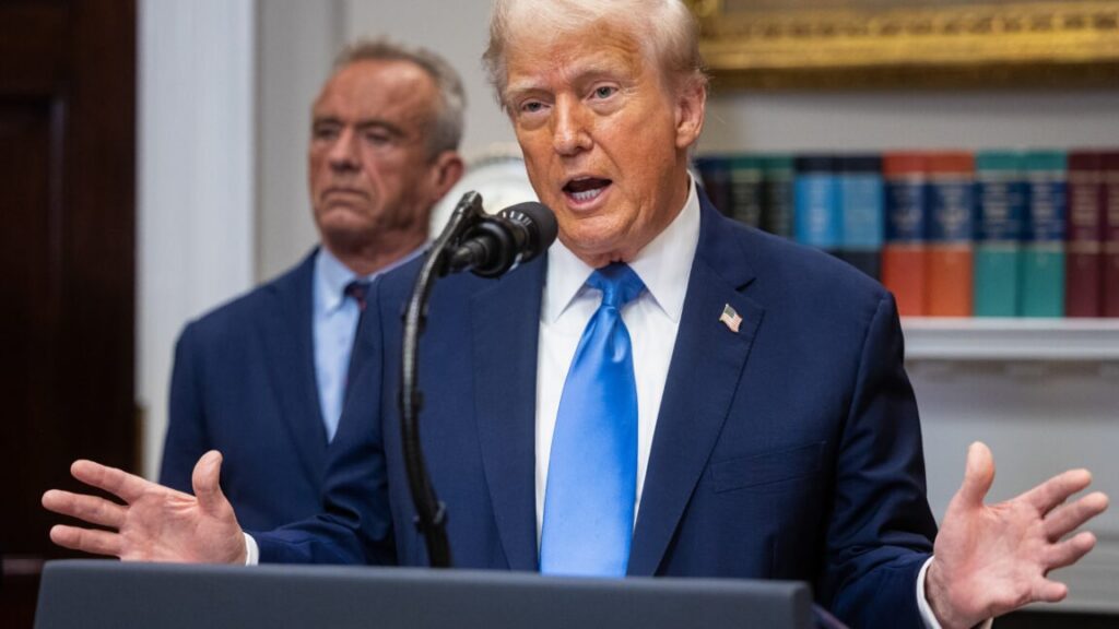 Trump vuole dividere il vaccino MMR; Big Pharma lo considera privo di senso