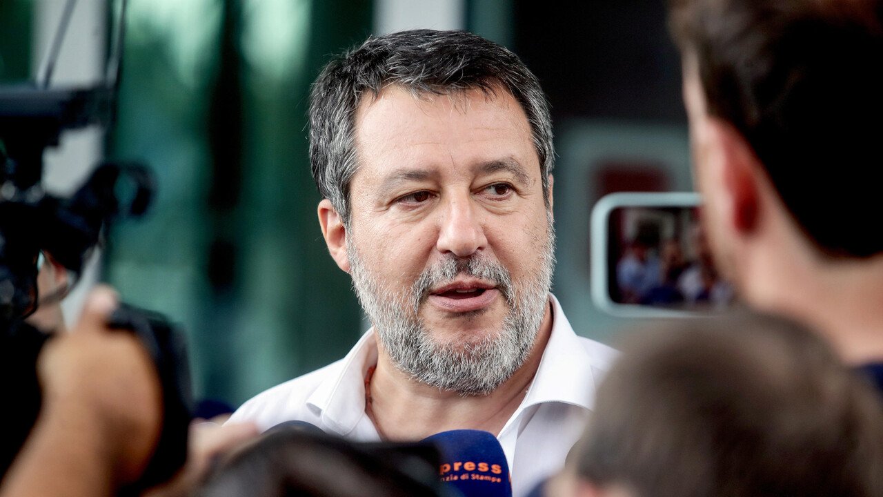 Salvini gela i frondisti: ‘La Lega è una, chi non è d’accordo non la rappresenta’