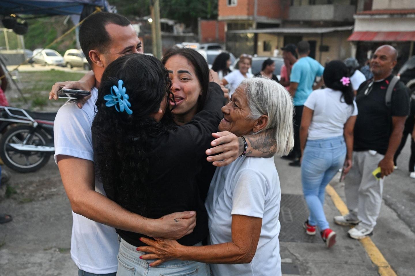 Libera più di 130 detenuti politici in Venezuela dopo colloqui tra governo e opposizione