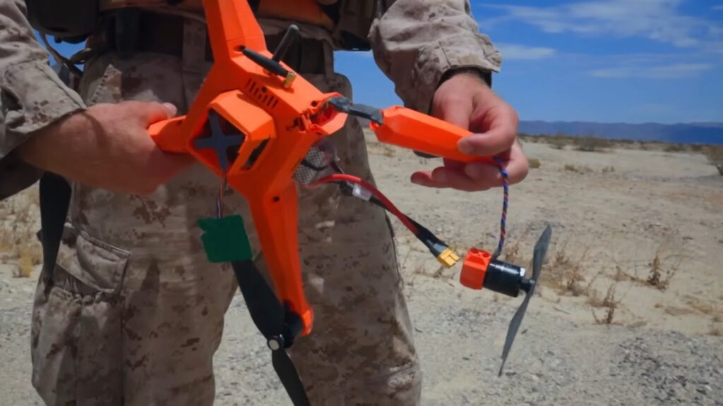 US Marines adottano una nuova tattica per affrontare i droni: spararli a terra