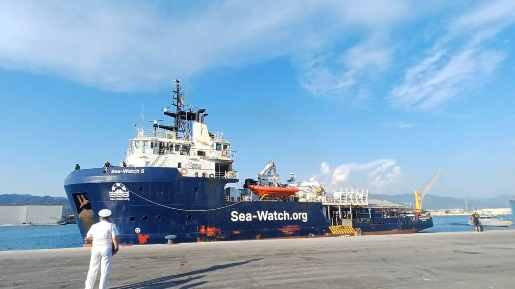 Sea Watch 5 fermata, multa e 45 giorni di stop per violazione normativa