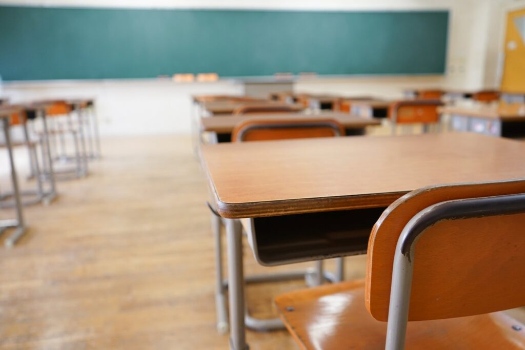 Dissesti in scuole napoletane dopo scossa del 31 luglio, interventi urgenti in corso