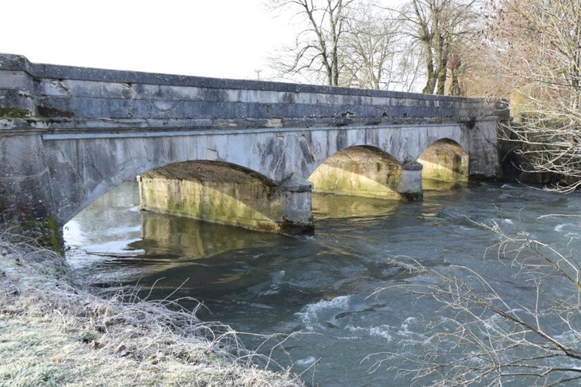 Un piccolo paese francese spende mezzo milione per riparare un ponte usato da 32 persone