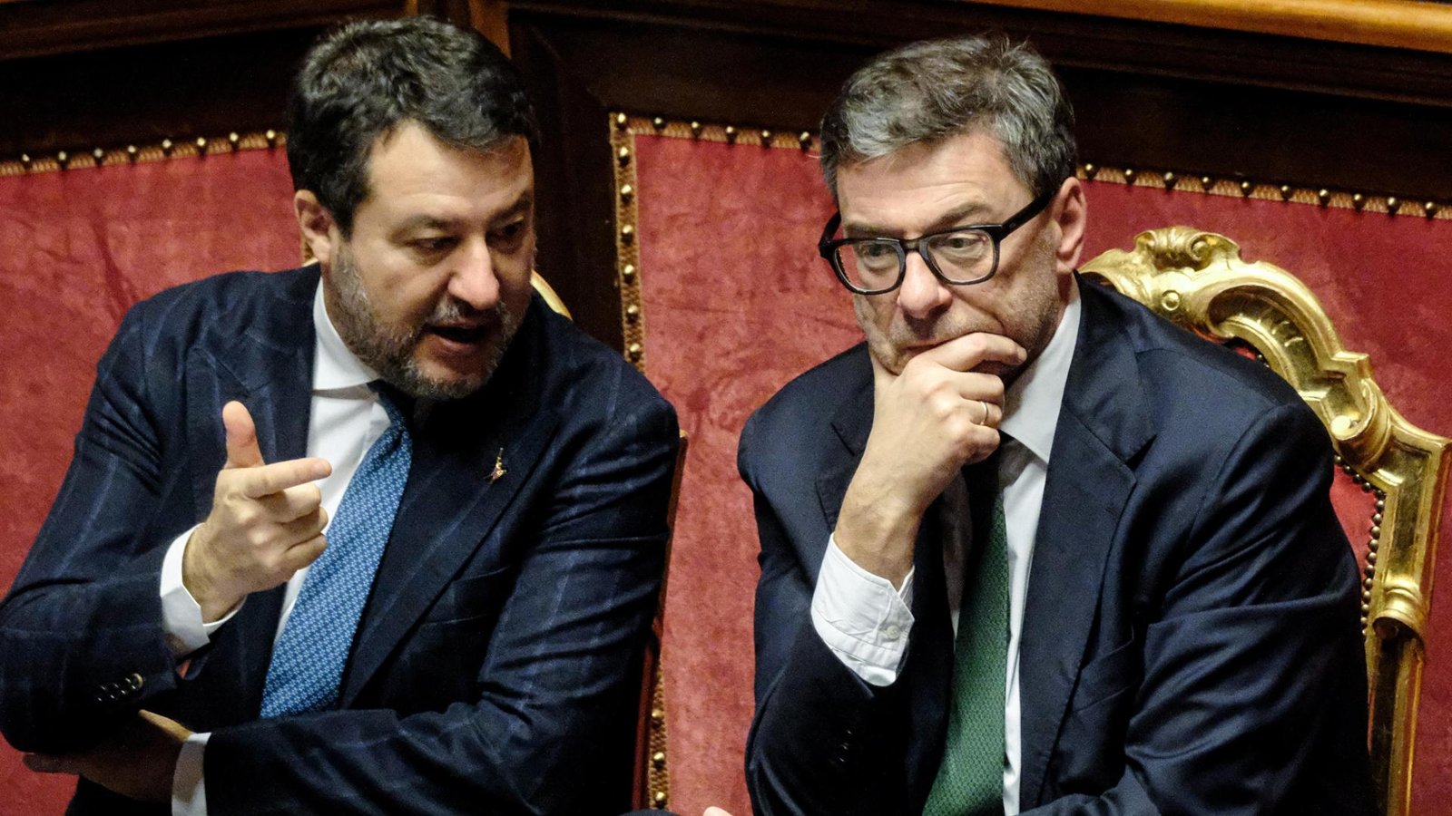 Giorgetti al tavolo dei ribelli, il ministro si schiera per il futuro della Lega