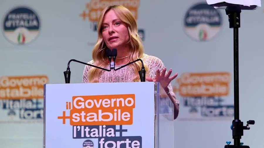 Militari nelle città e celle sovraffollate: la destra celebra i numeri