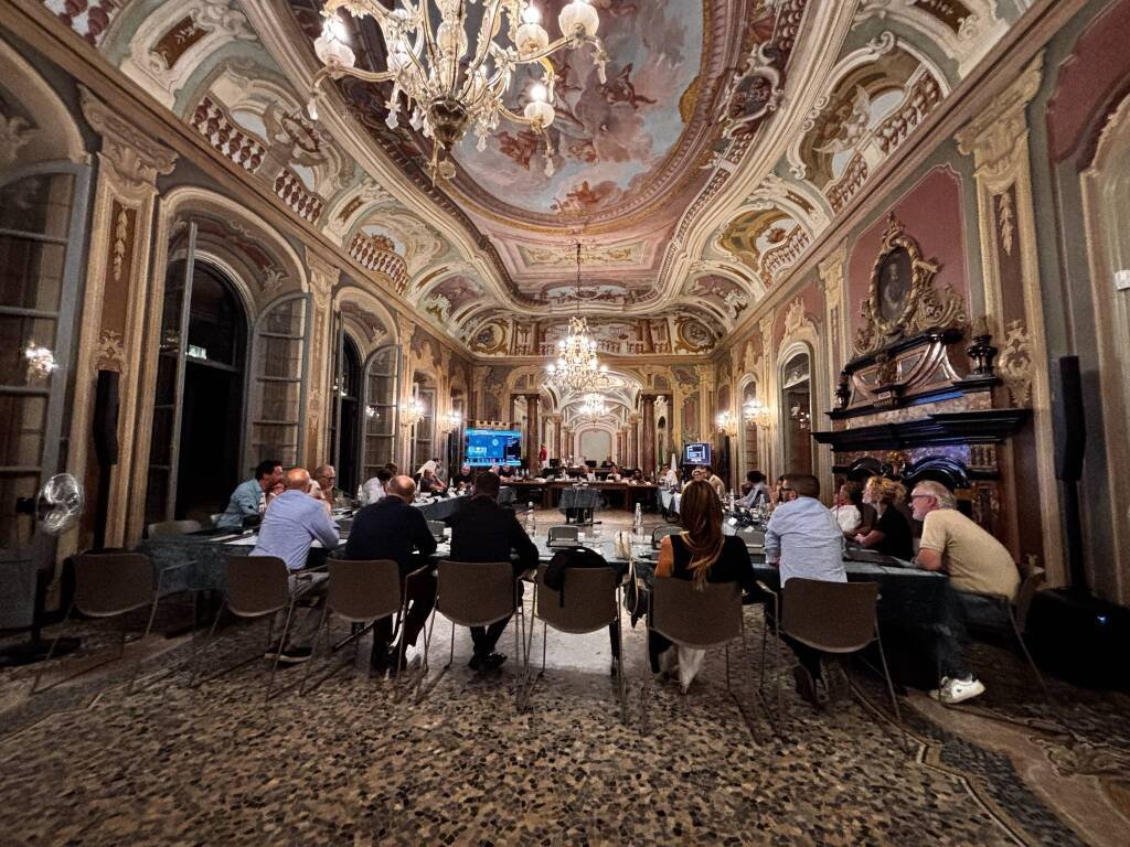 Consiglio comunale Varese: tensioni sull’emendamento moschea tra Galimberti e la Lega