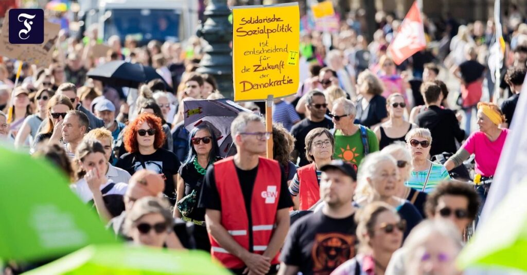 Zehntausende demonstrieren gegen Rechtsextremismus und die AfD in Deutschland