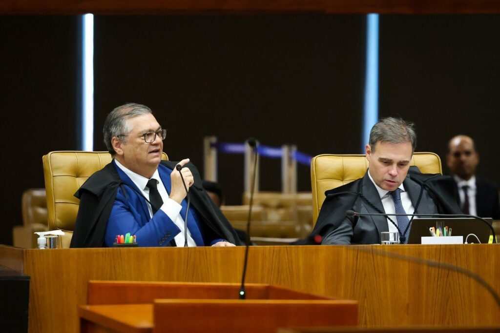 Dino espone sospetti su PCC, sfida Mendonça e mette in discussione Flávio Bolsonaro