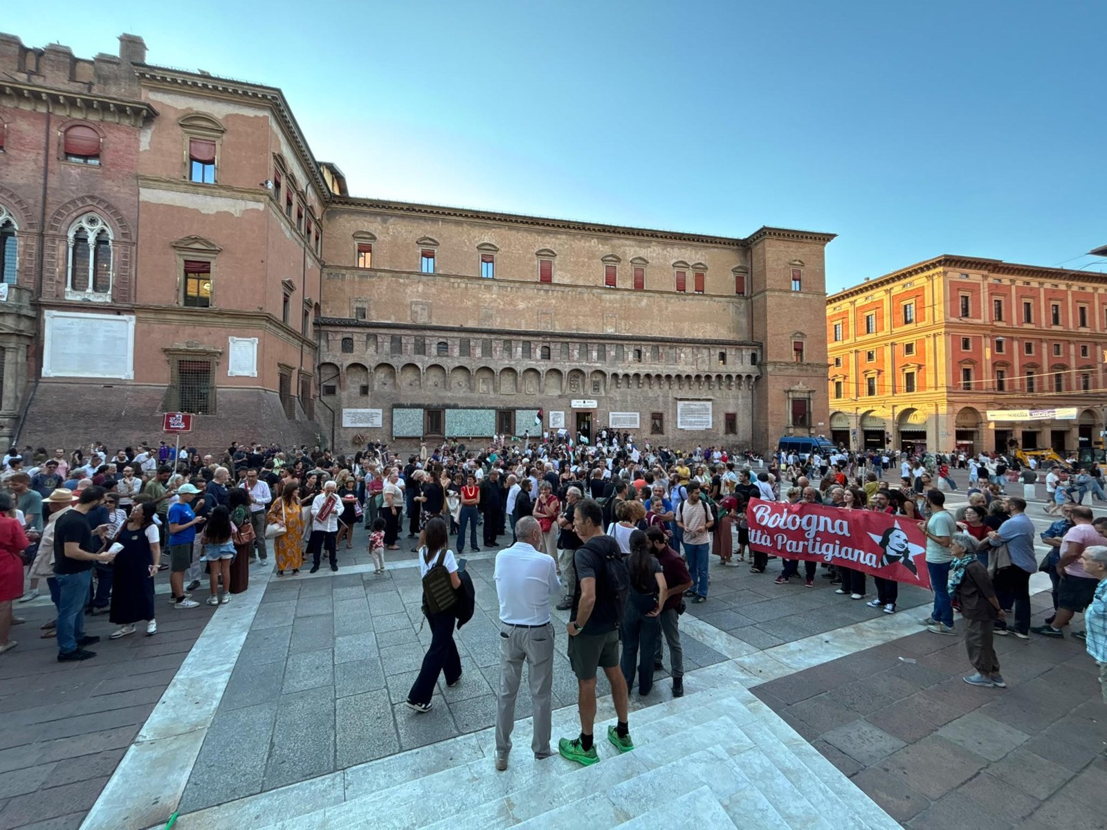 L’inchiesta sui medici anti Cpr scatena proteste e polemiche in piazza