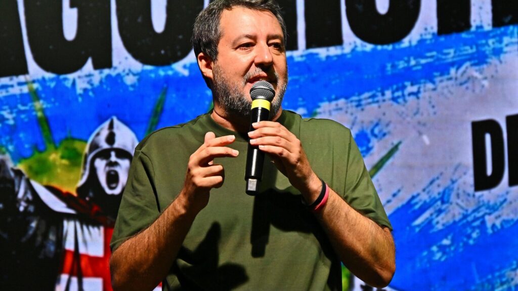 Congresso straordinario della Lega a ottobre, Salvini annuncia mossa a Pontida