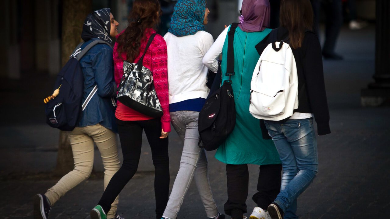 Studenti stranieri e classi oltre il tetto del 30%: i dati svelano una situazione diversa per nascita e contesto