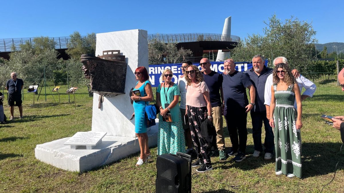 Un monumento a Luni per ricordare le 140 vittime del Moby Prince