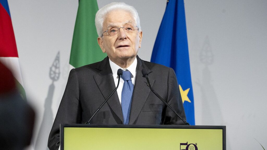 Mattarella e Zuppi chiedono inclusione nella scuola, distanziandosi da Meloni