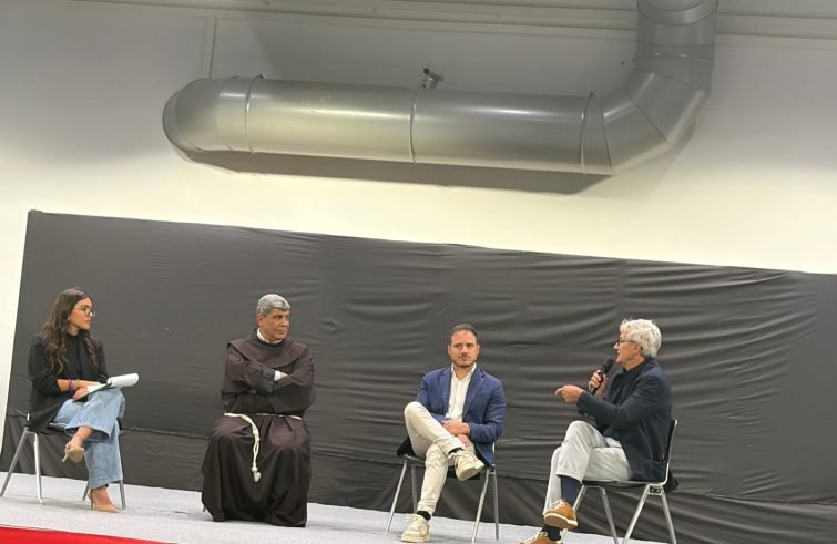 Padre Ibrahim Faltas riceve cittadinanza onoraria a Pietrelcina, appello per Gaza e scuole cristiane