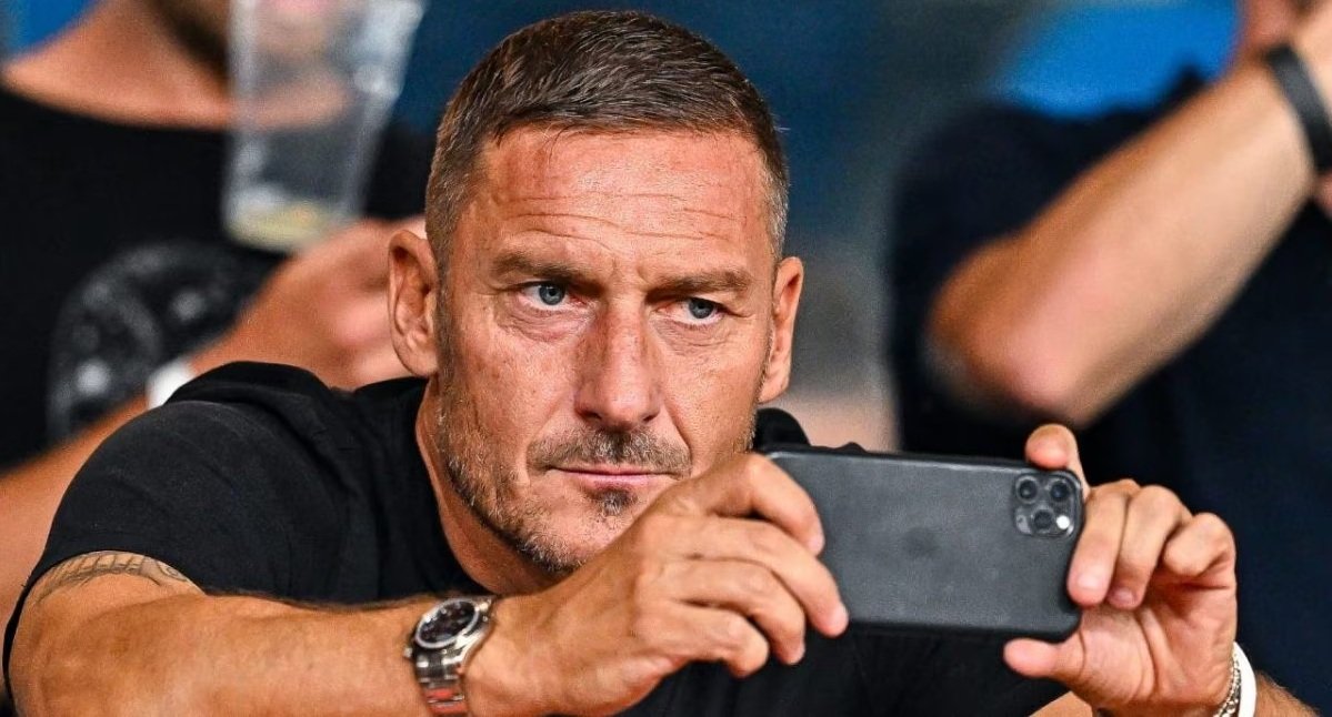 Totti e Roma in lite per i diritti delle maglie con il numero 10, il retroscena