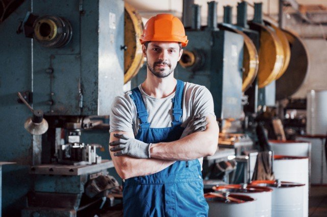 S&P Global PMI® manifatturiero italiano: stabilità operativa, domanda debole persiste