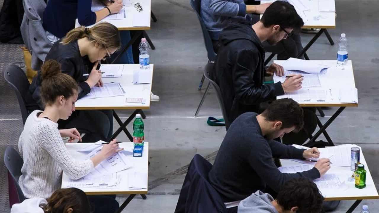 GdF, esclusa per aver fatto pipì: il Tar ordina di ripetere la prova