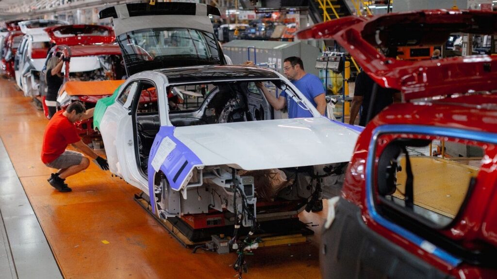 Stellantis: vendite Canada in equilibrio, Ram in crescita, Alfa Romeo in calo