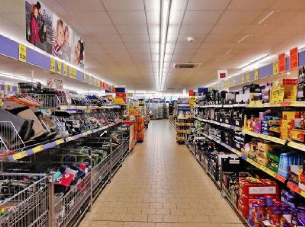 Famiglie straniere in Italia spendono il 2% in più al supermercato