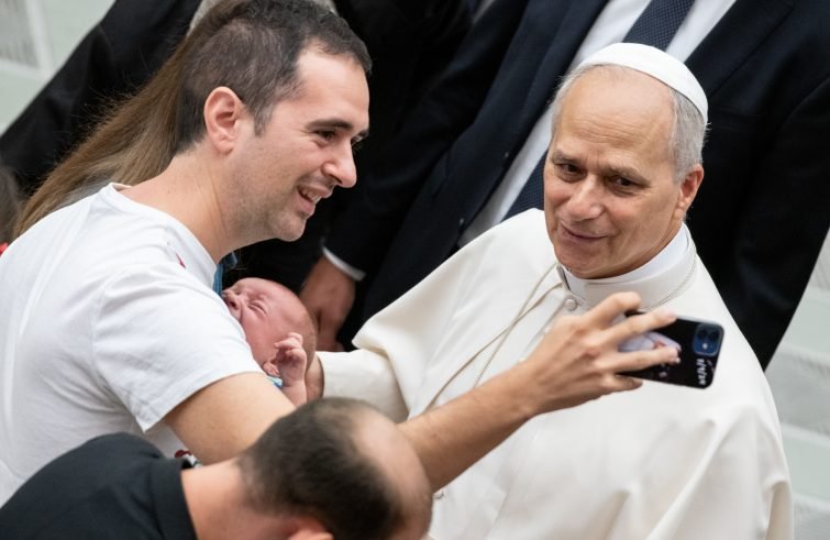 Papa Leone XIV: la Chiesa deve imparare dalle famiglie