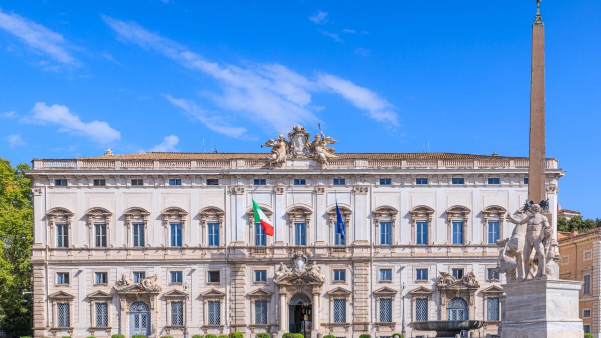 La Consulta fissa i paletti per la legge elettorale, ma non per il fine vita