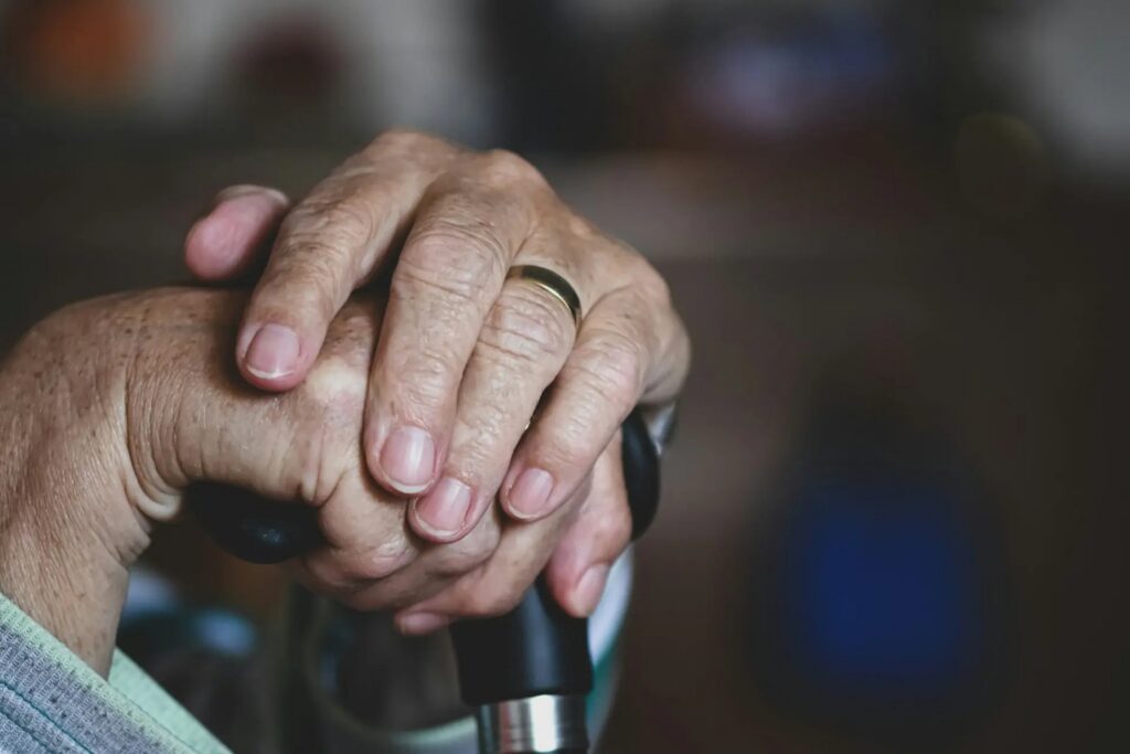 Ddl caregiver in discussione alla Camera: rischio di discriminazioni e disparità di trattamento