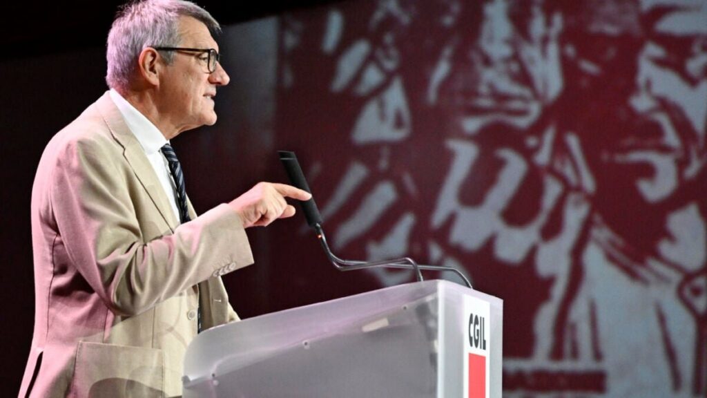 Landini chiama la piazza contro Meloni: «La Costituzione è la via maestra»