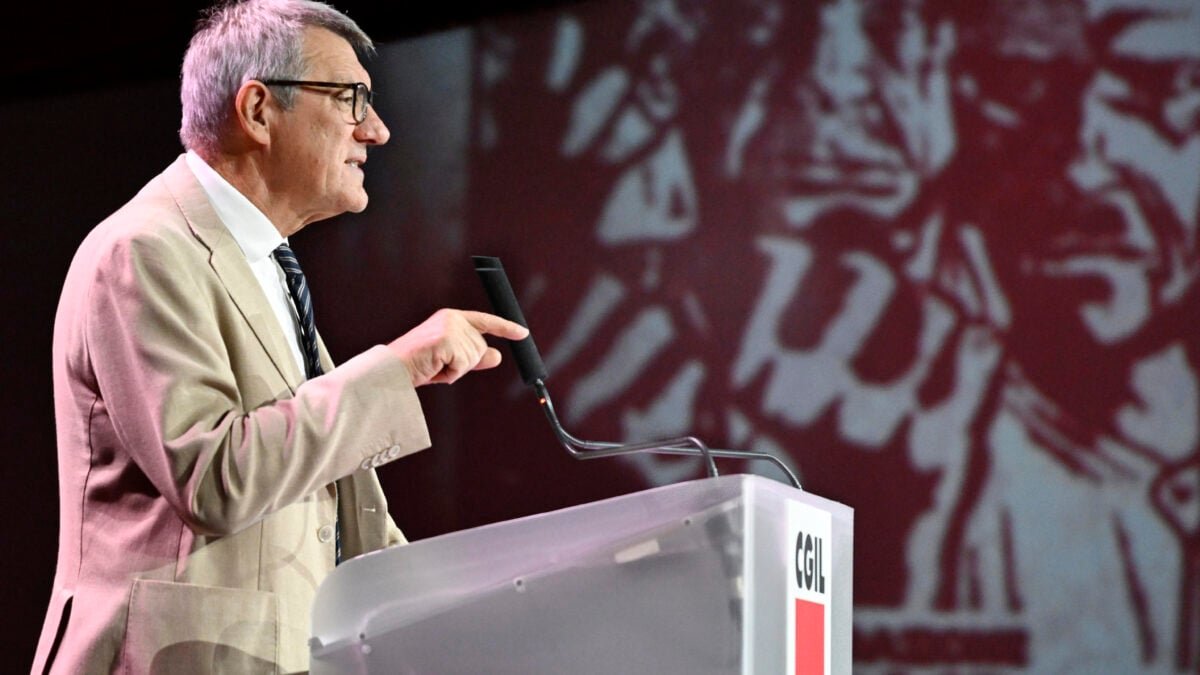 Landini chiama la piazza contro Meloni: «La Costituzione è la via maestra»