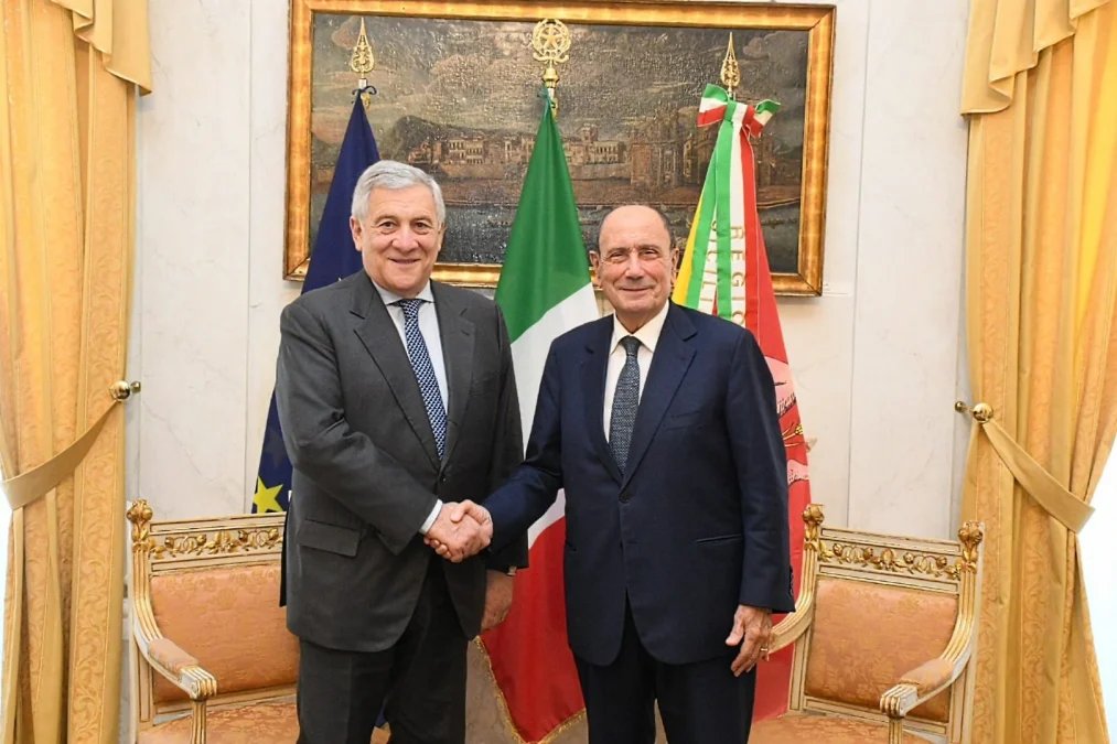 Schifani riceve il sostegno di Tajani, il centrosinistra manifesta e chiede dimissioni