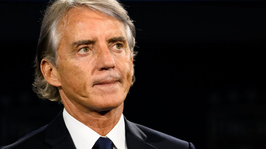 Roberto Mancini, il Mancio e il ciuffo che non si piega mai