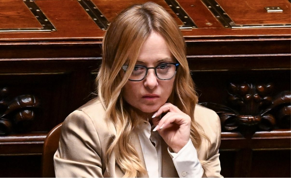 Il pm critica Meloni: «La nana borgatara non ha tempo»